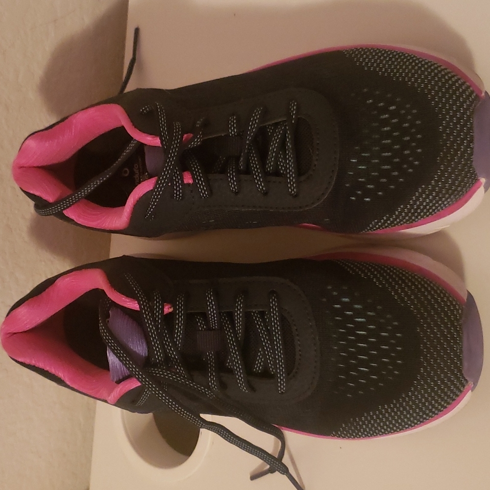 Girls sneakers
